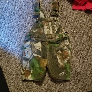 Redhead baby camo short overalls